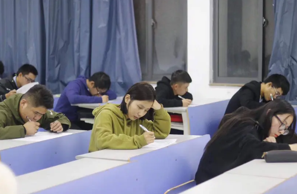 这些数据告诉你，读研究生3年，哪些专业对考公务员更有帮助？