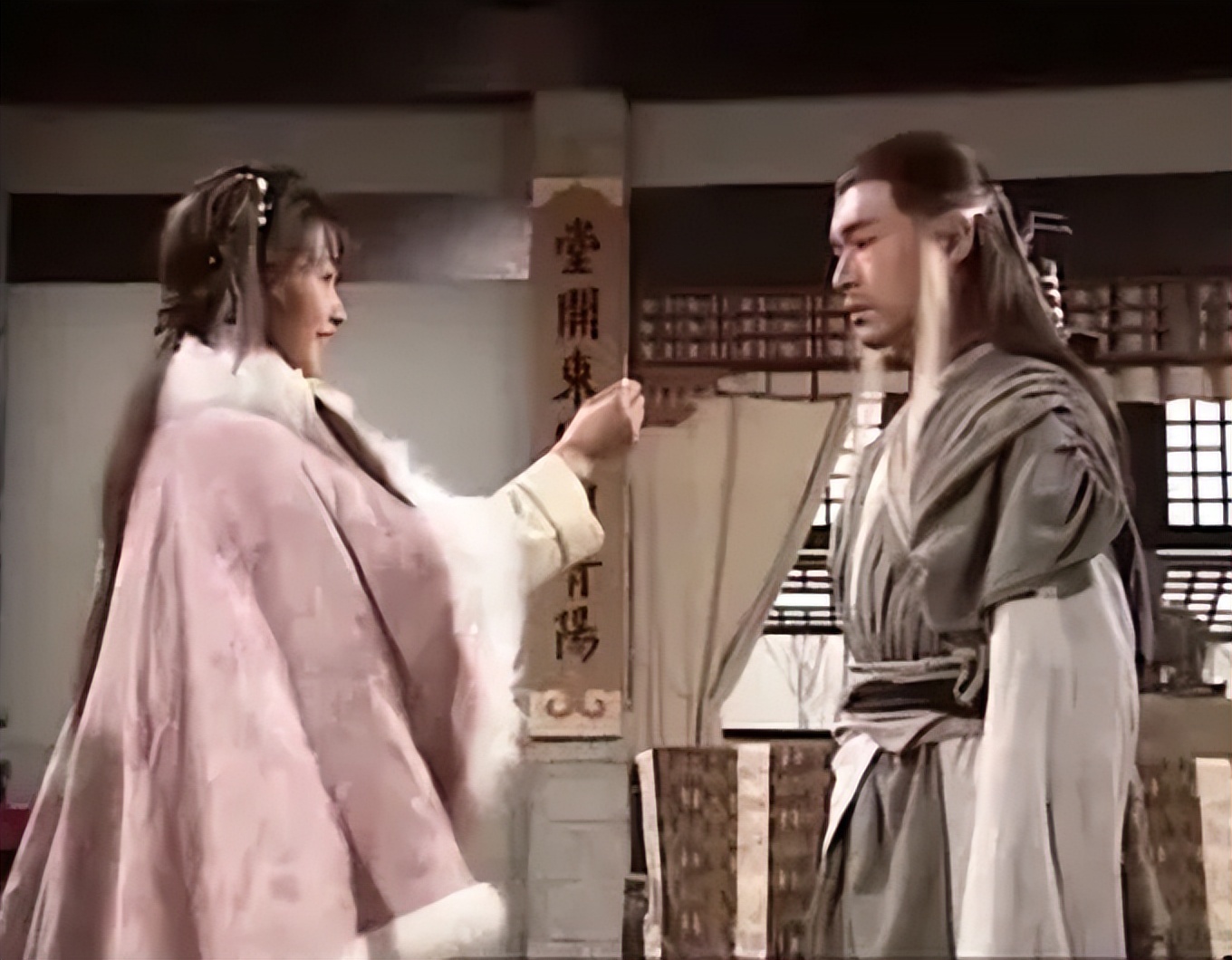 但郭襄比周芷若要幸运一点,至少她还有风陵渡结缘,黑龙潭抓狐,十六岁