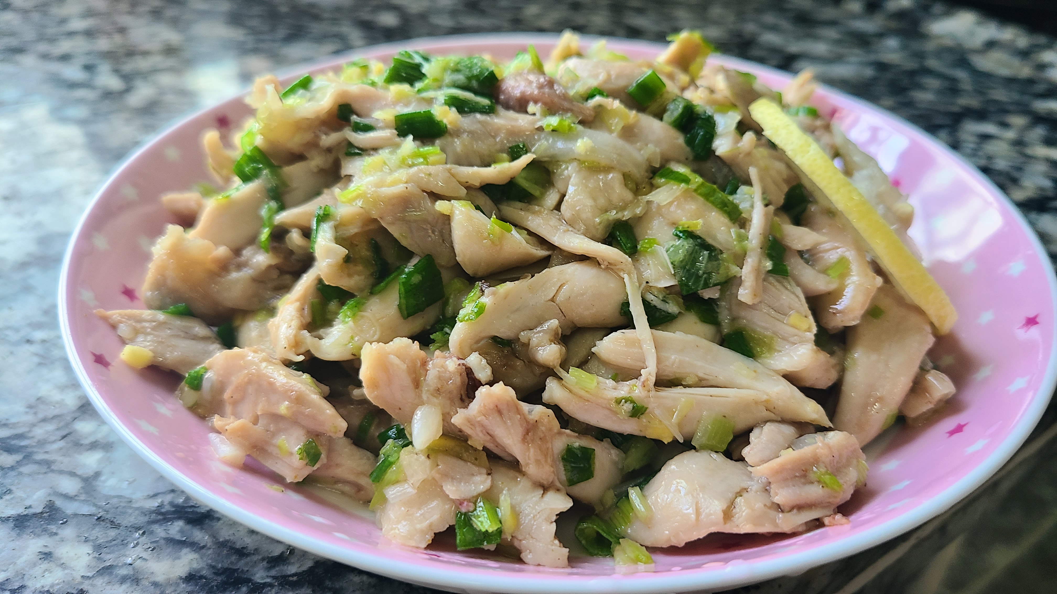 葱油手撕鸡在广东出了名，手把手教你做出来，好吃味美香味浓