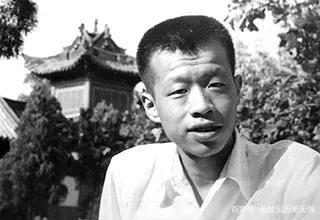 《黄金时代》最“贱”的6句话，初读不懂王小波，如今再读已泪目