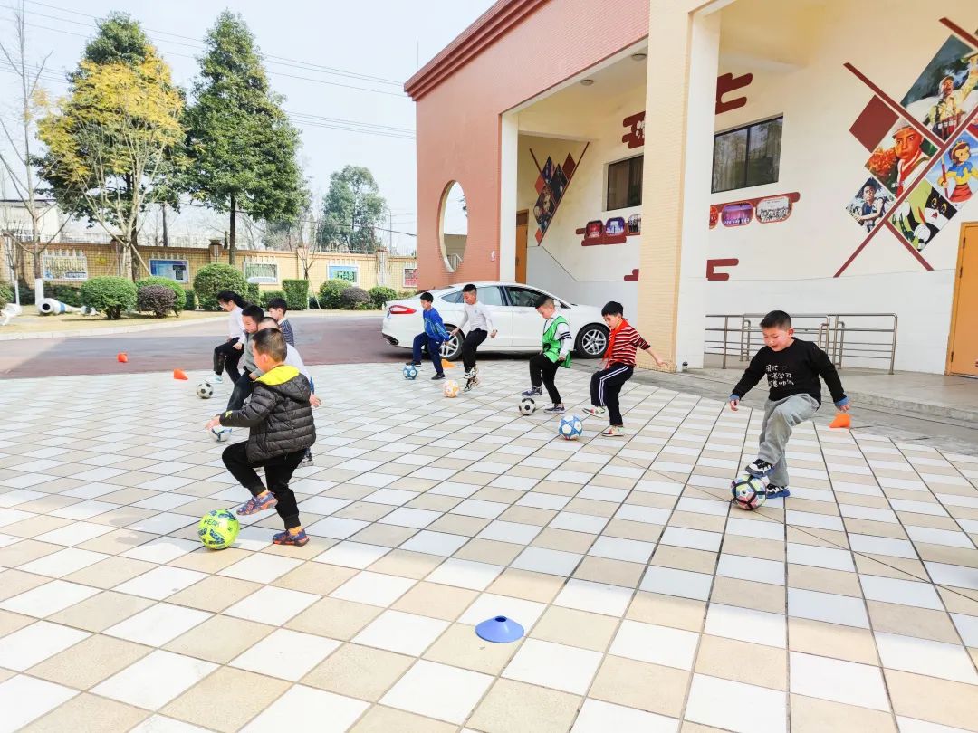 成都市双流区九江小学周末托管“足”够精彩