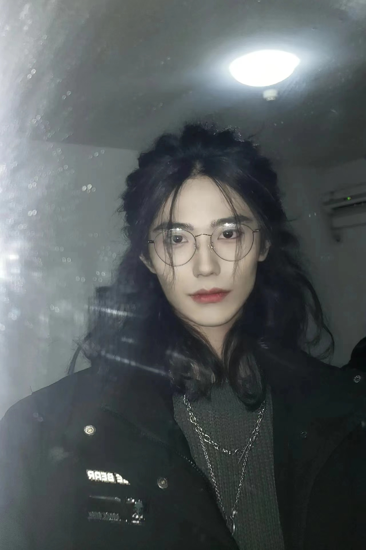 安徽一高校男生走红，长发飘飘且温润如玉，网友：小说照进现实