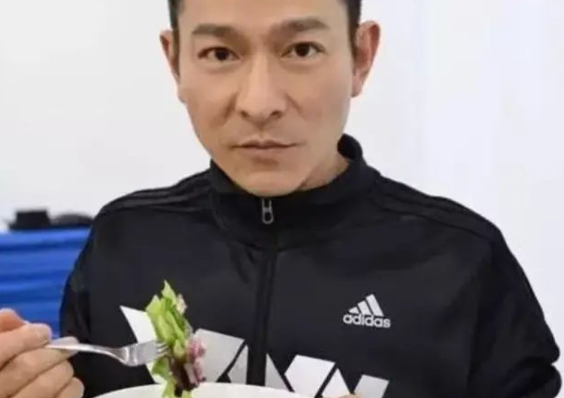 刘德华晒“日常餐”，满屏“绿色”引热议，网友：有钱人不吃肉？