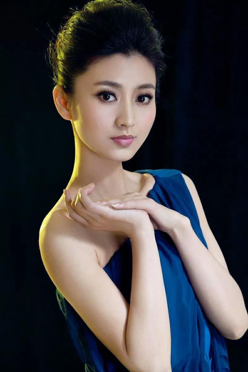 斓曦：清纯唯美，温婉可人，气质独特