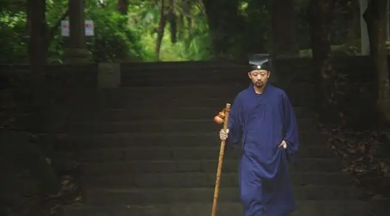 1969年，最后一任张天师撒手人寰后继无人，接班乱象频出