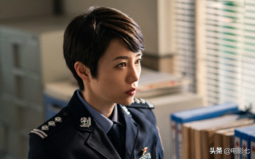 看了5集《庭外》,没想到真敢拍,事实证明,这部悬疑剧尺度不低