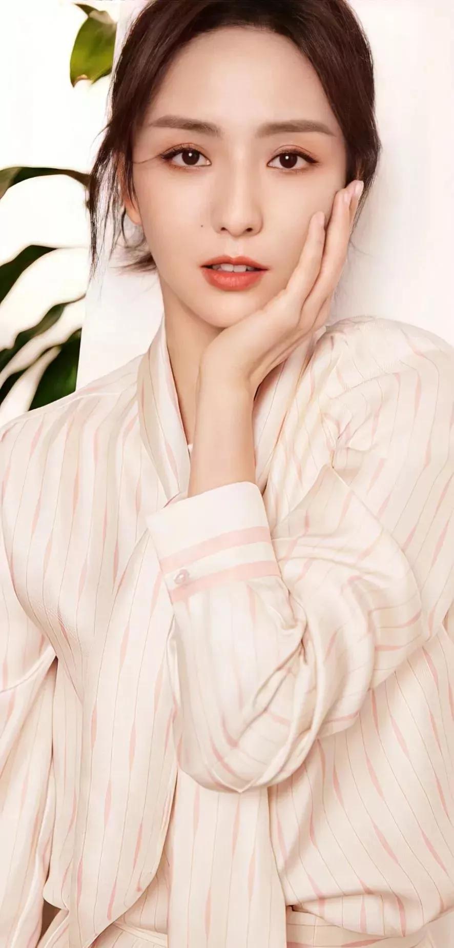 佟丽娅：甜美恬静，温婉优雅，美丽大方