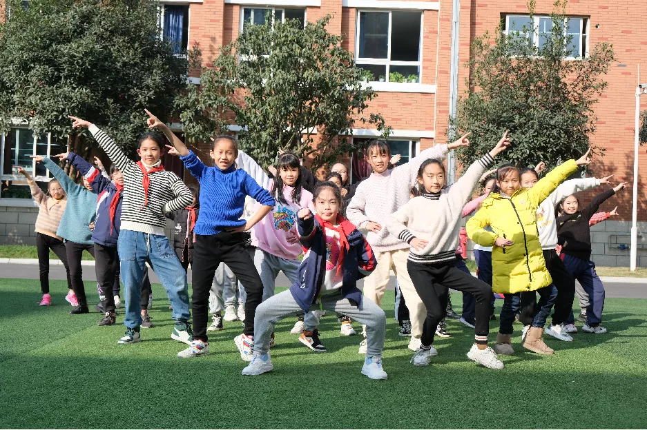 四川大学西航港实验小学——“舞”动童年“音”你精彩