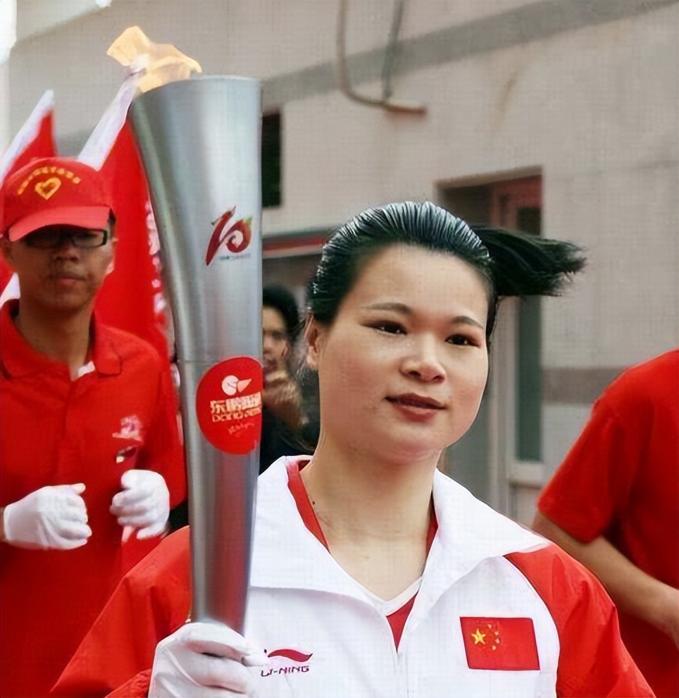 2003年,奥运冠军陈晓敏以399万拍卖所有奖牌,全部所得捐建学校