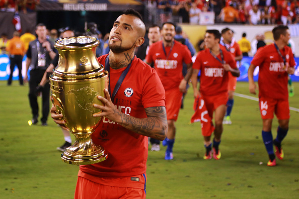 腾飞的安第斯雄鹰：智利足球历史最佳阵容，“双萨”和桑切斯领衔