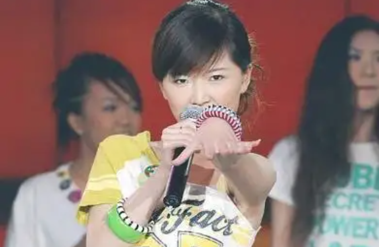 唐笑：凭《超级女声》出道，却因跟保安发生冲突而人气跌落