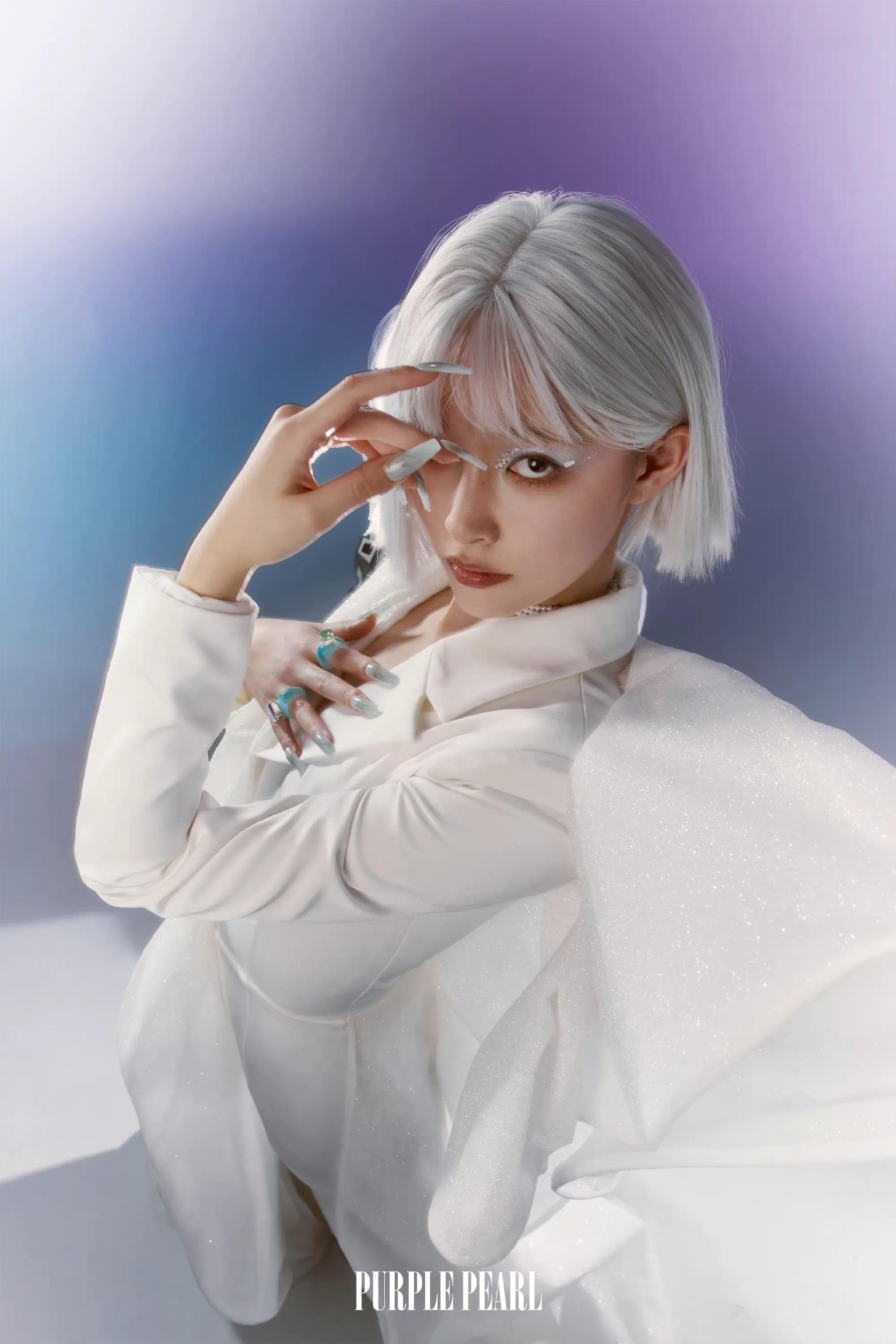 许佳琪银发，张艺兴银发，同是爱豆出身，同是银发造型，谁更好看