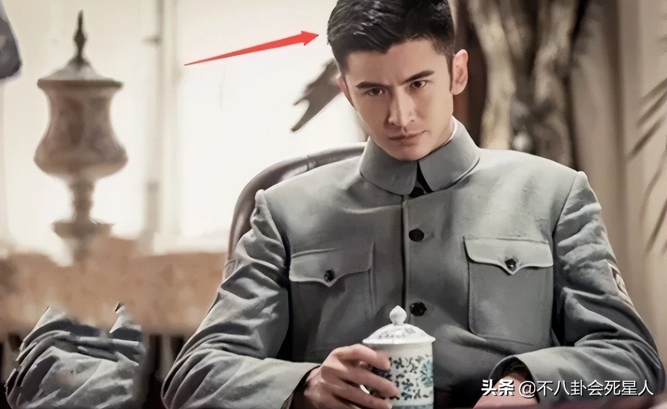 抗日剧变矫情？涂发胶抹口红，白面烧饼还嫌弃，对得起以前战士吗