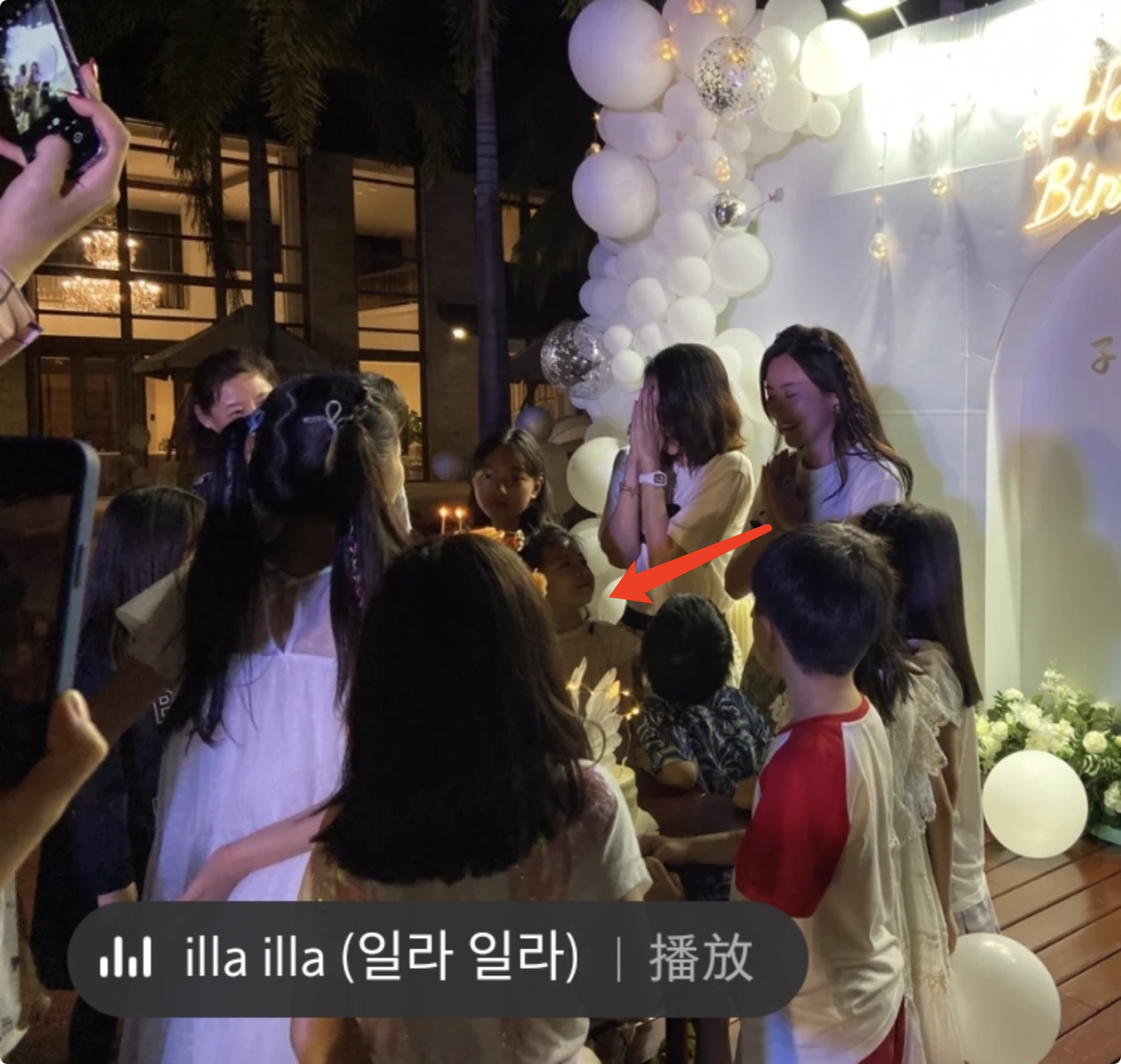 章子怡在三亚庆生，被网友大赞超级随和，儿子模仿妈妈许愿萌态足
