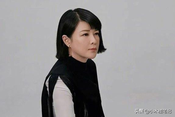 杜华与艺人拍土味视频，站C位气场强大，网友：还好王一博红的早