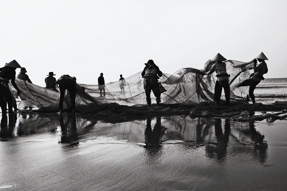 秦始皇为什么把“寡人”改成“朕”，有何深意？