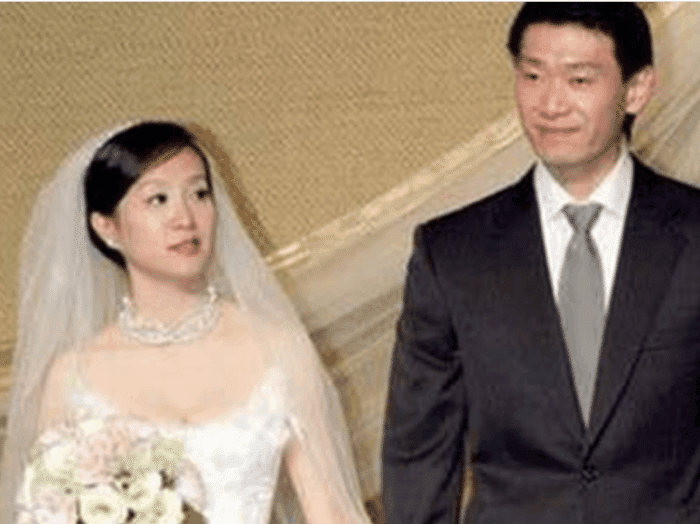 阎维文：零绯闻40年只爱老婆一人，女婿是“人中龙凤”也是好男人