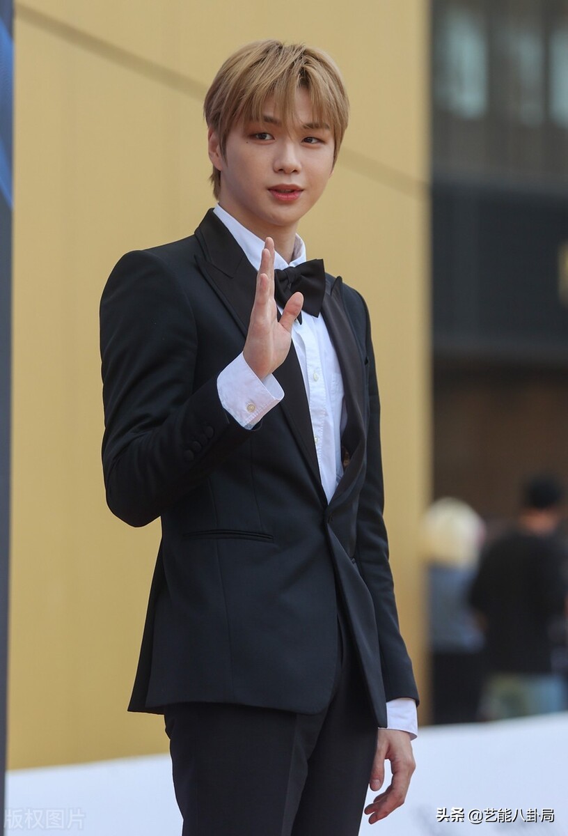 对比图有！韩国青龙大赏红毯，有人换脸，有人姨化，颜值集体滑坡