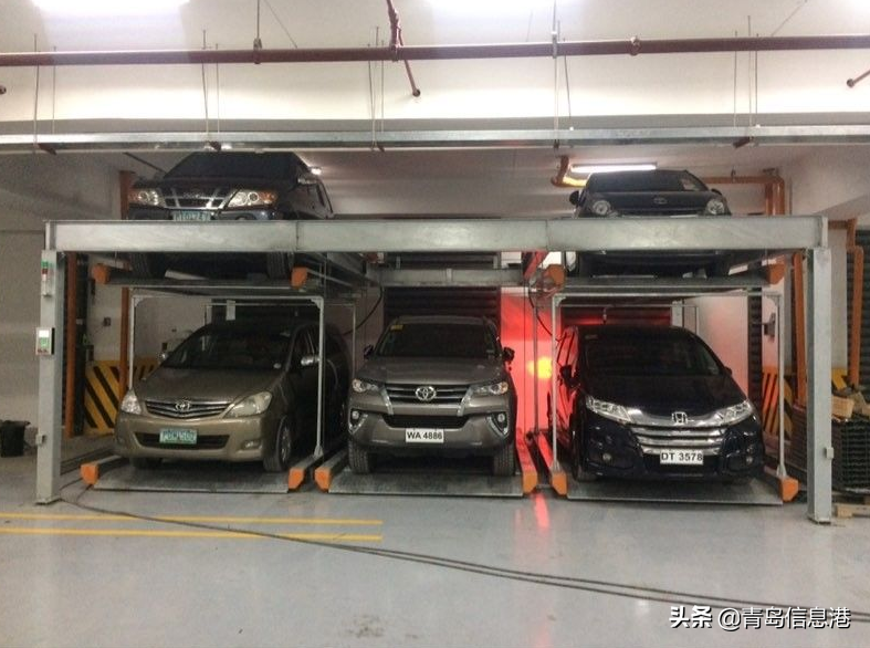 女车主车门遭压损，疑被汽车碾压腹部引关注