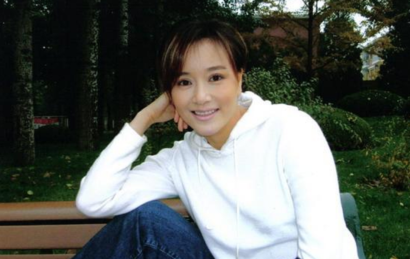 石爻：从主持人到知名演员，怀感恩之心，与圈外丈夫低调生双胞胎