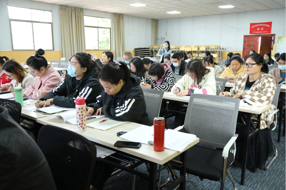 携手健康 向阳而生——天府新区煎茶小学开展教师心理健康培训讲座