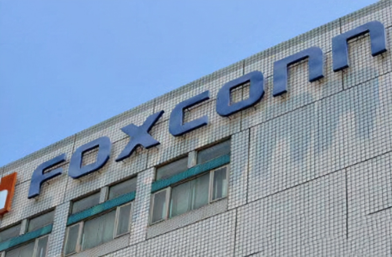中国光刻机获得重大突破，富士康大规模采用国产光刻机