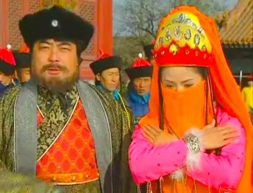 《还珠》香妃如果没有蒙丹会爱上乾隆，并和令妃正面“刚”吗？