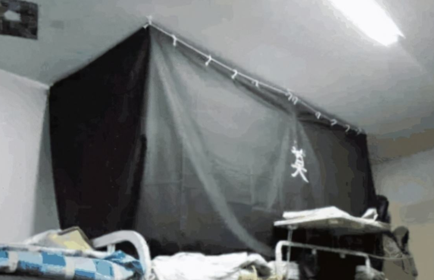 学校中的“可怕宿舍”火了，学生在里面居住，真的不害怕吗？