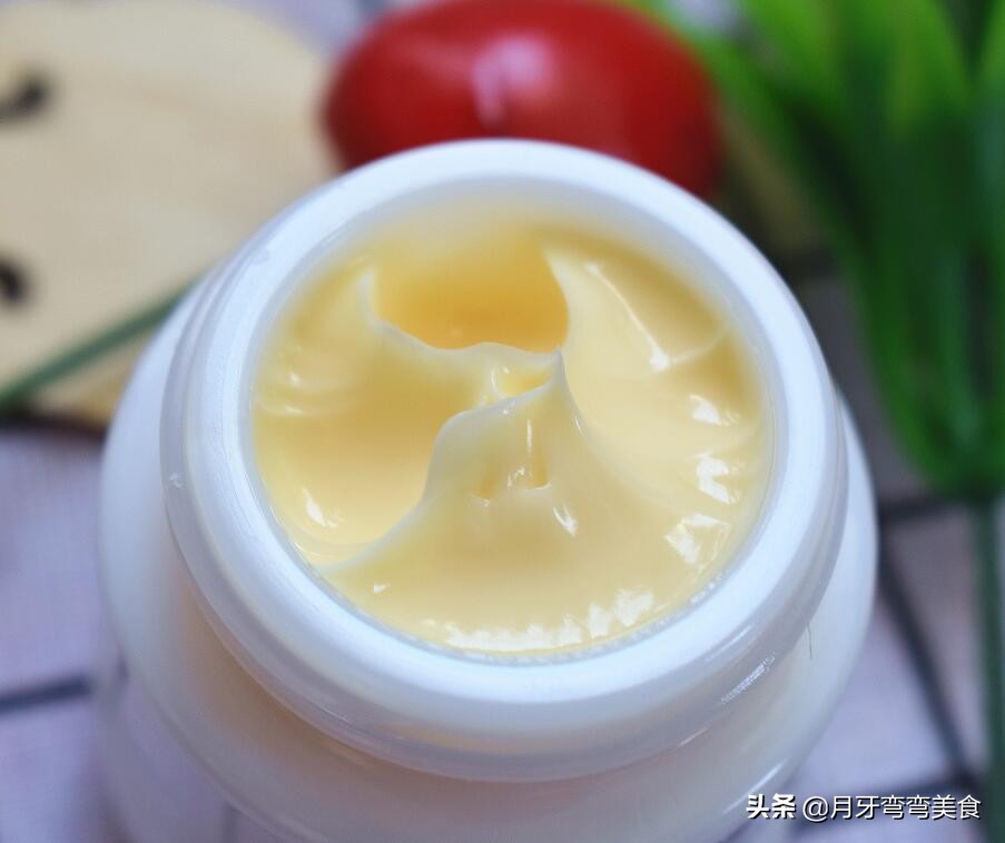 40岁女人，“素颜霜”不妨选这3样国货，保湿提肤色，春夏用挺好