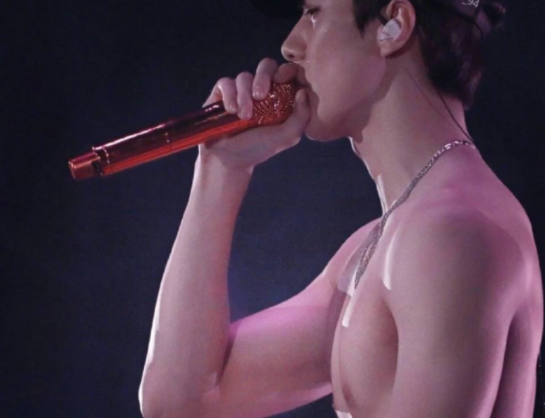 吴世勋：彭于晏之后又一个颜值高身材好的男星，还是鹿晗的好友