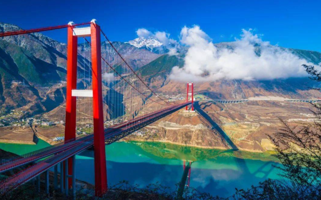 中国最难修建的五条道路，有的修了半个世纪，有的耗资近300亿