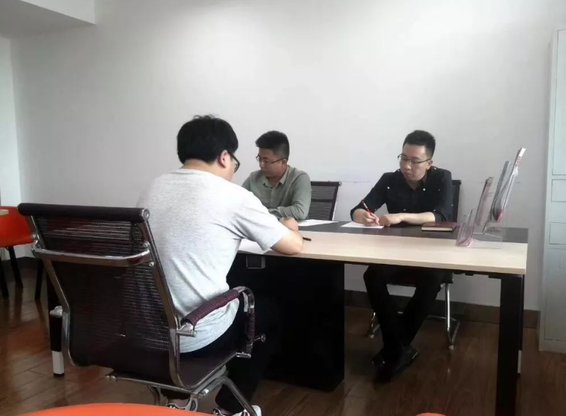 公务员“年龄限制”被打破？实行报考新标准，网友评论一边倒