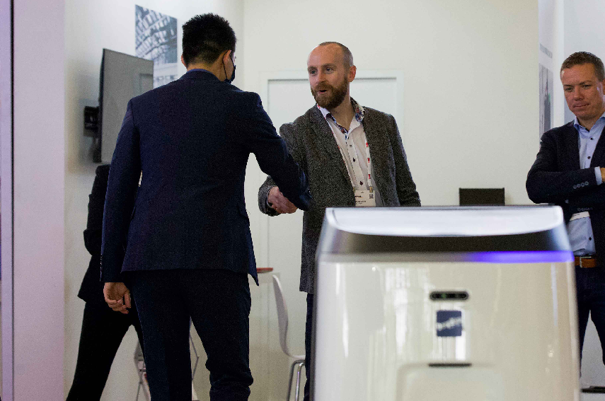 无惧疫情率先复工复产，深兰组织团队奔赴欧洲开拓市场