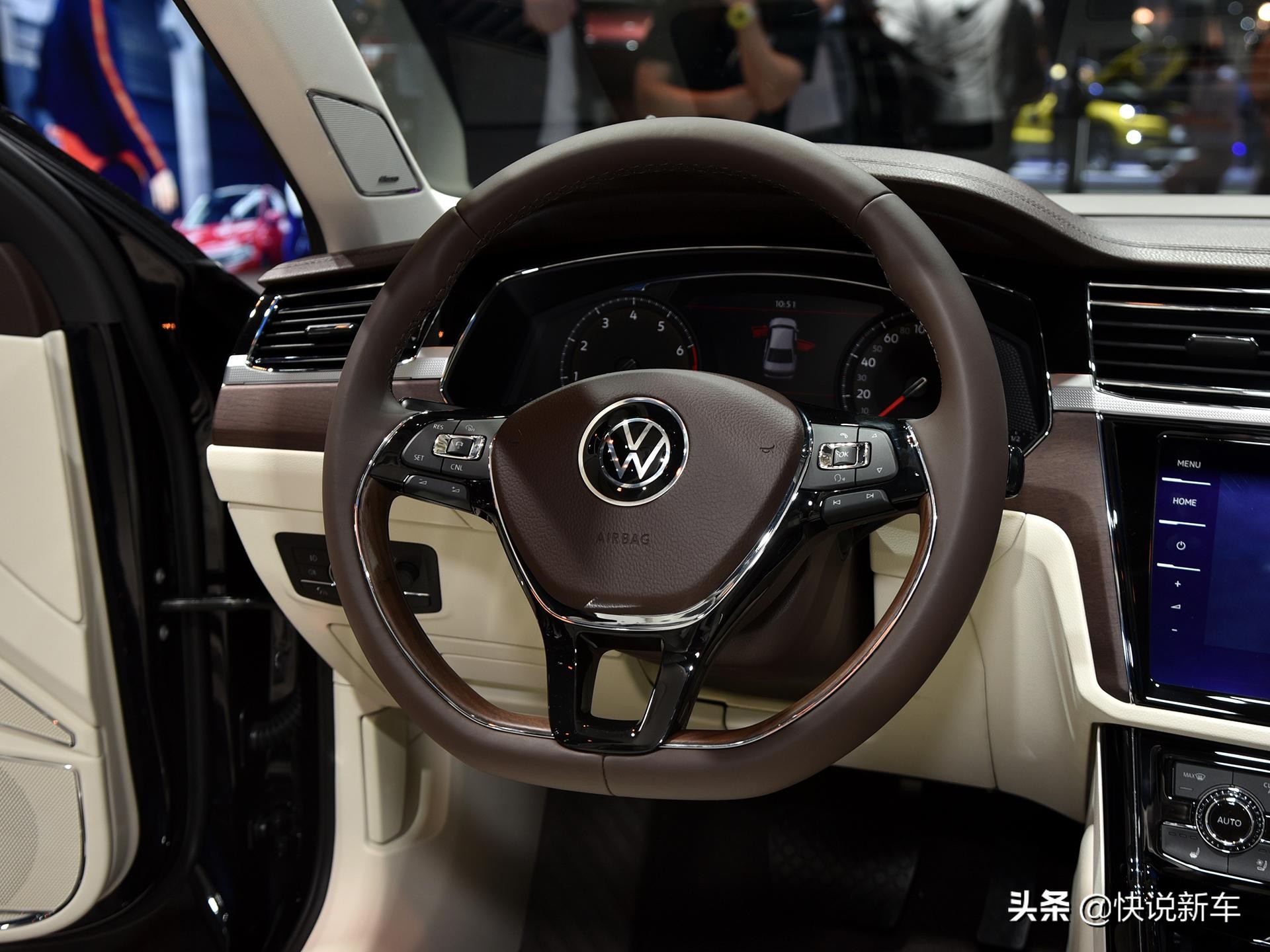 德国合资的中大型车，轴距超长，内饰舒适，实拍辉昂