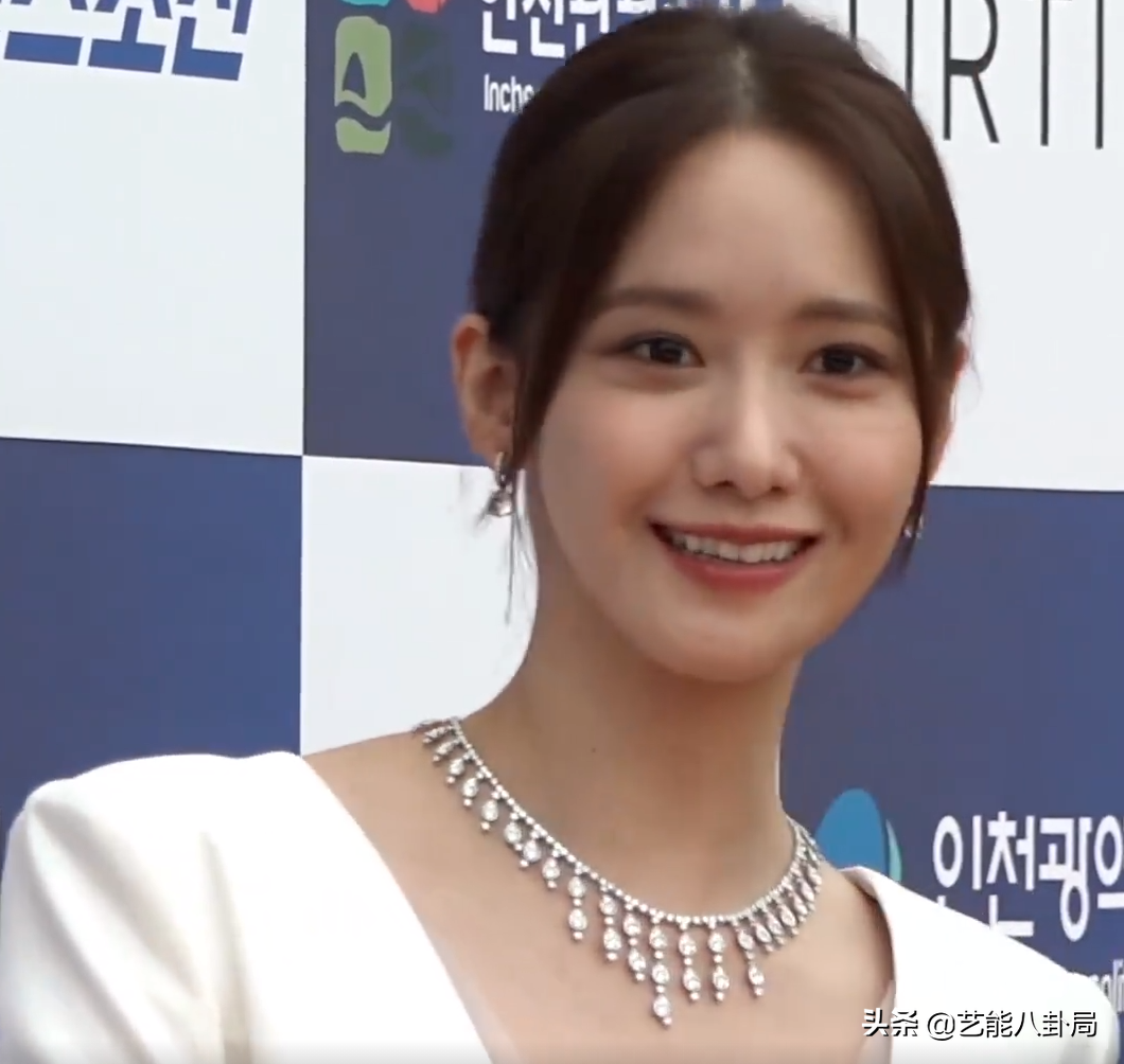 对比图有！韩国青龙大赏红毯，有人换脸，有人姨化，颜值集体滑坡