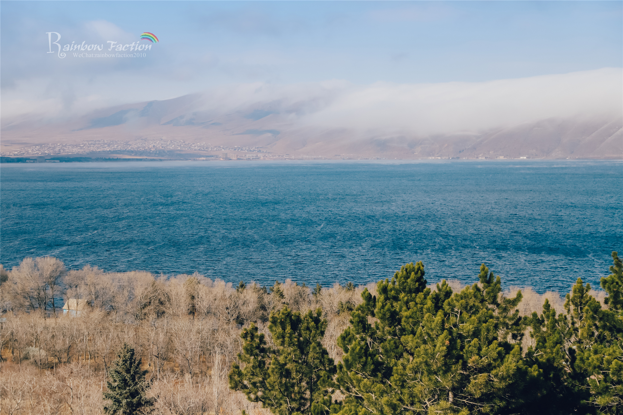 在亚美尼亚塞凡湖，邂逅一场浪漫美丽的婚礼