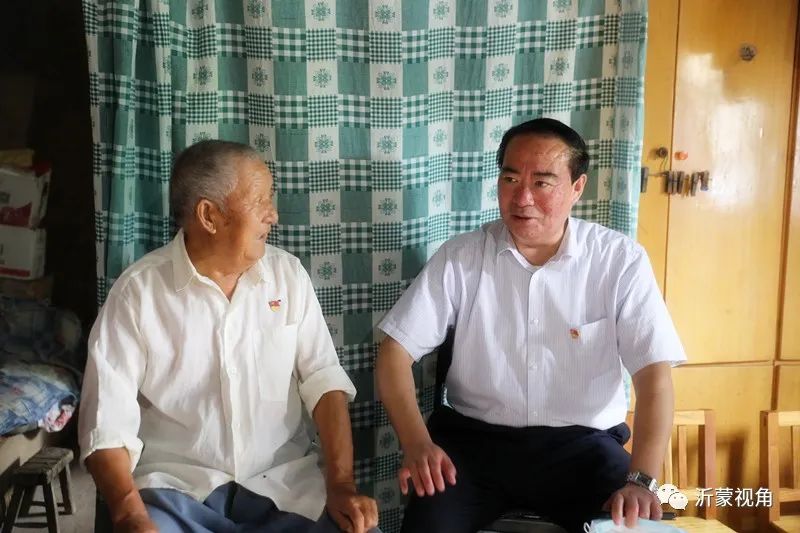 临沂大学党委书记王焕良带队来郑城镇走访调研