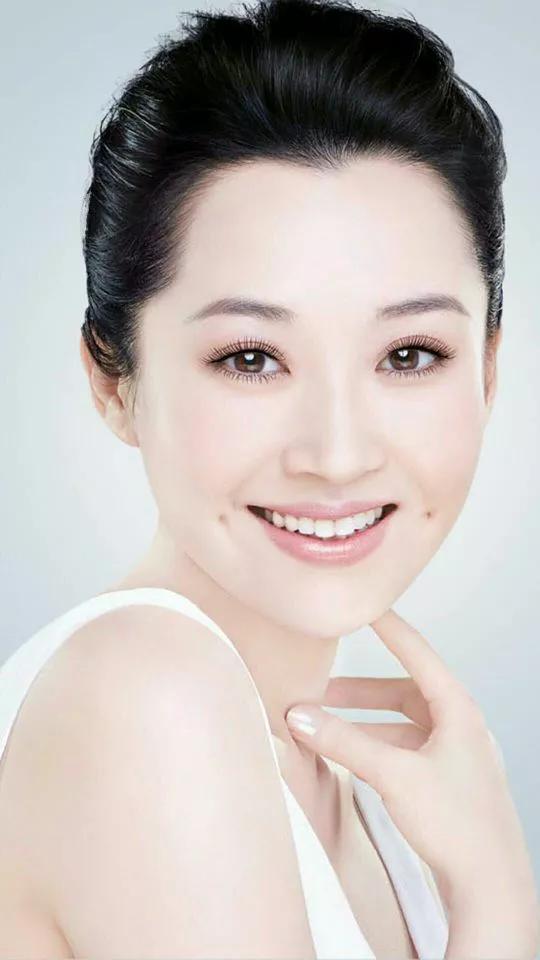请欣赏20位女明星清纯唯美的高清美照