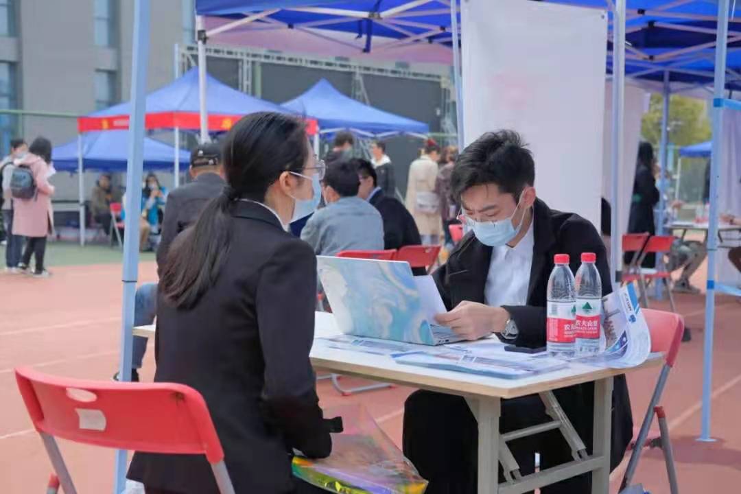 985毕业生含泪倾诉：这4类专业很难就业，高分学生谨慎报考