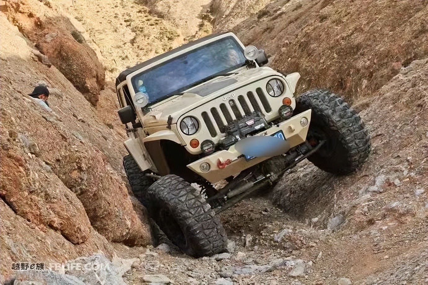 “油都烧不起！”涨麻了：家里没矿还能任性自驾吗？