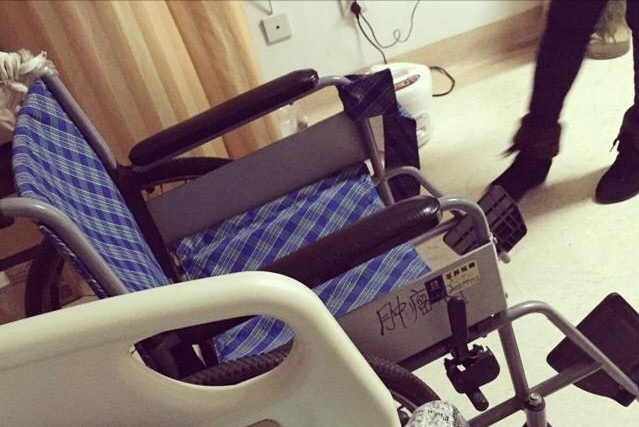 四名女大学生，同时表白，22岁，成都最帅“交警”，为啥