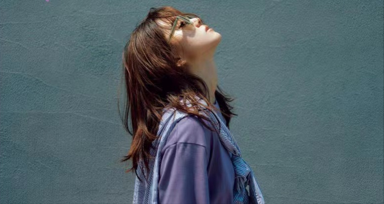 不愧是色彩王者，一穿就惊艳！6类“配色穿搭”，讲究女人最喜欢