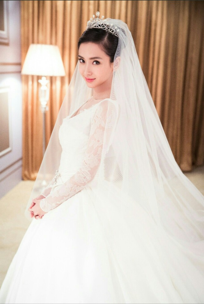 杨颖：离婚不到半年，失去靠山黄晓明的她，除了综艺还有什么？