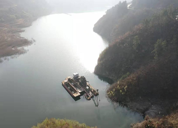 庫區(qū)水域違法采砂，佛坪查獲非法改裝船3艘