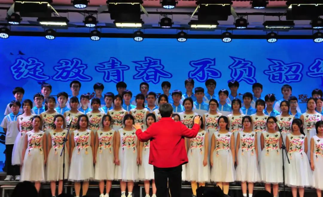 湘潭市三中举行第21届校园艺术节暨庆元旦迎新年文艺汇演活动