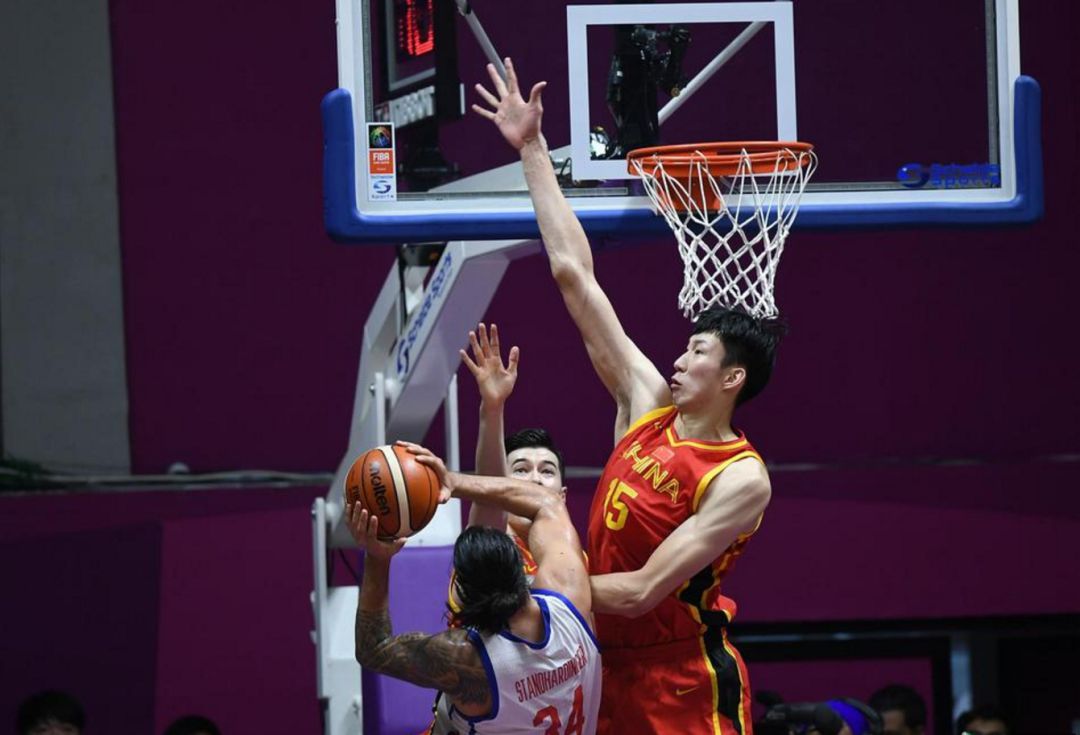 去nba的中国球星有哪些(29.7分19板4.8帽！中国进入NBA的6名球员，前一年都是什么表现？)