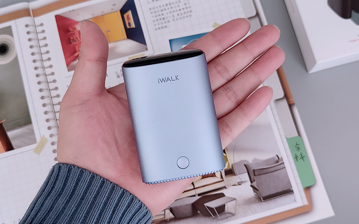 iPhone12的移动加油站:iWALK咔嗒宝磁吸移动电源