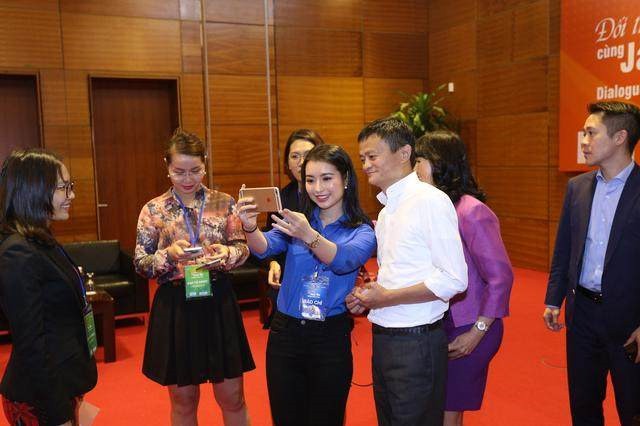 五年前，与马云对话的越南大学校花，后来怎样了？