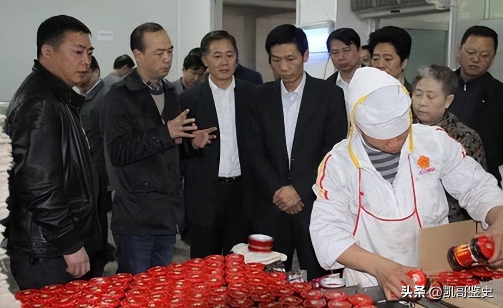 75岁老干妈再出山，收拾两个“不争气”的儿子，晚年基业恐难守住