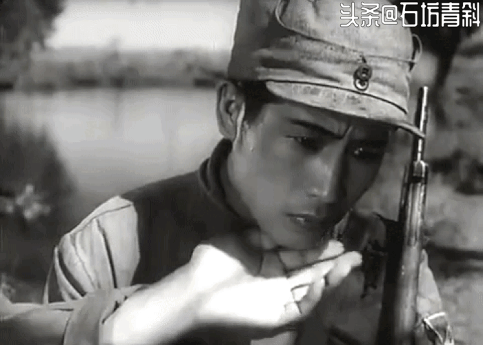 身体硬朗的张良：15岁当兵18岁入党，22岁辞演董存瑞没批准